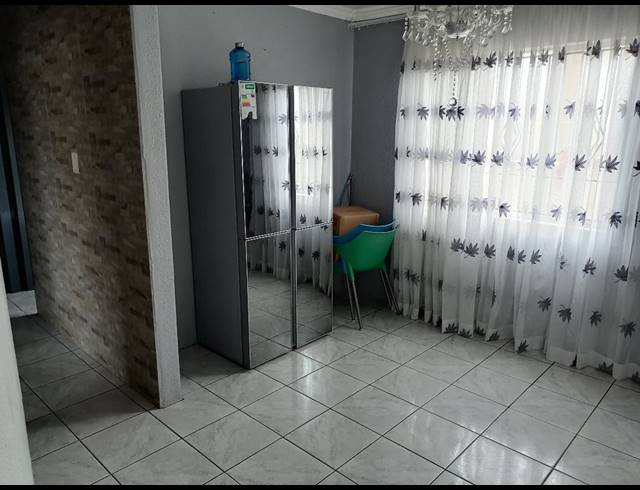 3 bed property to rent in EVANS PARK